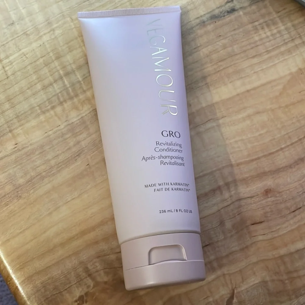 Vegamour GRO Revitalizing Conditioner - Picture 1 of 3